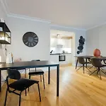 Luxury Apartment *