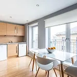 Merchant Modern 1 Bed Executive Flat 아파트 *