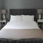 2 Bedroom At Secc Hydro Free Parking Apartman