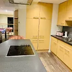 Centre G1 Penthouse With Riverviews - Duplex - 4 Bedrooms, 3 Bathrooms, Kitchen, 1 Living Room, 1 Dining Room, 2 Terraces, Parking, Floor, 2050 Sq Ft, Merchant Apartamento *