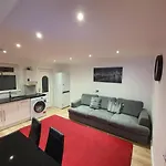 Modern House Close To Διαμέρισμα *