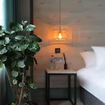 Hotel Revolver