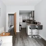 Superb 1bed Flat In Fabulous West End - Pass The Keys Daire