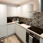 Superb 1bed Flat In Fabulous West End - Pass The Keys Daire