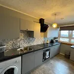 West End Hidden Gem - Modern 2-bedroom With Residents Patio Apartman