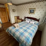 West End Hidden Gem - Modern 2-bedroom With Residents Patio * Glasgow