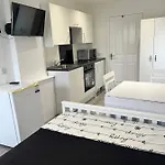Modern Comfy One Bed - Free Parking גלאזגו