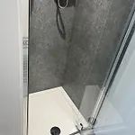 Modern Comfy One Bed - Free Parking דירה גלאזגו