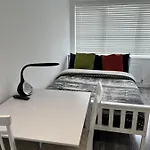 דירה Modern Comfy One Bed - Free Parking