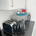Modern Comfy One Bed - Free Parking דירה