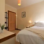 Signature - Lincoln View Apartman Glasgow
