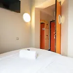 Easyhotel 2*