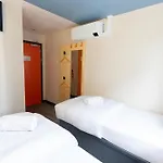 Easyhotel 2*