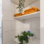 Traditional 1-bed Flat In Southside Apartment *