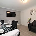 2 Bedroom At Secc Hydro Free Parking Glasgow