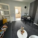 Modern Style , Separate Entrance Apartment Glasgow