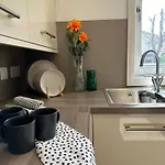 Apartment Modern Style , Separate Entrance Glasgow