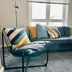 Modern Style , Separate Entrance Apartment Glasgow