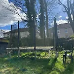 Modern Style , Separate Entrance Apartment Glasgow