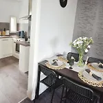 Apartment Modern Style , Separate Entrance Glasgow