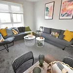 Modern Style , Separate Entrance * Glasgow