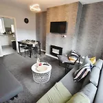 Modern Style , Separate Entrance Apartment Glasgow