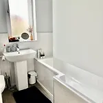 Modern Style , Separate Entrance Apartment Glasgow