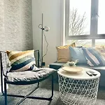 Modern Style , Separate Entrance Apartment Glasgow