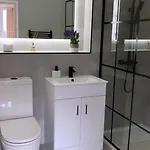 3 Bedroom House Near Centre Sleeps 7 Апартаменты Глазго