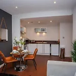 아파트 1 Bedroom In Very Location 글라스고