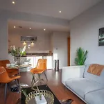 1 Bedroom In Very Location 글라스고