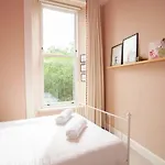 Bright Spacious 3 Bed Flat * Glasgow