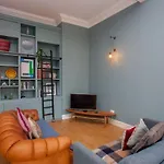 Bright Spacious 3 Bed Flat