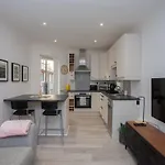 Bright Flat With Balcony And Free Parking