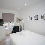 Bright Flat With Balcony And Free Parking Appartamento *