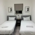 Appartamento Bright Flat With Balcony And Free Parking Glasgow