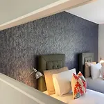 Beautiful West End Flat With Private Parking