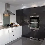 Entire 4 Bed Perfect Family In 别墅 *