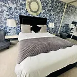 Entire 4 Bed Perfect Family In 别墅 *