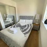 2 Bed Entire Upper Flat In Glasgow