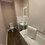 2 Bed West End