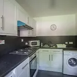 Homely Flat Close To Centre With Free Parking Apartamento
