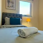 Sleek & Modern 2br - Easy Access To Centre Apartamento
