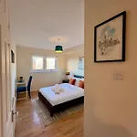 Sleek & Modern 2br - Easy Access To Centre Apartamento