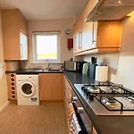 Sleek & Modern 2br - Easy Access To Centre Glasgow