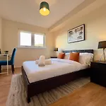 Sleek & Modern 2br - Easy Access To Centre