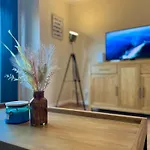 Sleek & Modern 2br - Easy Access To Centre Apartamento *