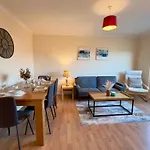 Sleek & Modern 2br - Easy Access To Centre Apartamento *