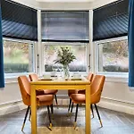 Διαμέρισμα Spacious 4 Bedroom Near West End *