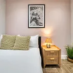 Spacious 4 Bedroom Near West End Γλασκώβη